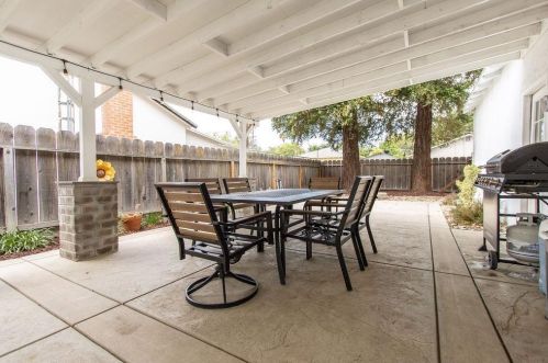 1640 Gulfstream Dr, Modesto CA  95350-2701 exterior