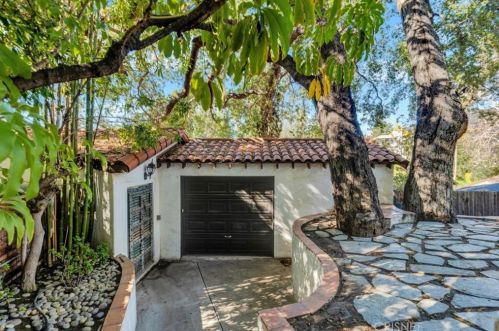 1664 Las Flores Dr, Glendale CA  91207-1200 exterior