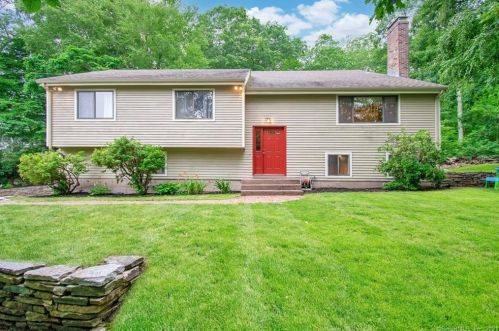 15 Finley Hill Rd, East Hampton, CT 06447-1003