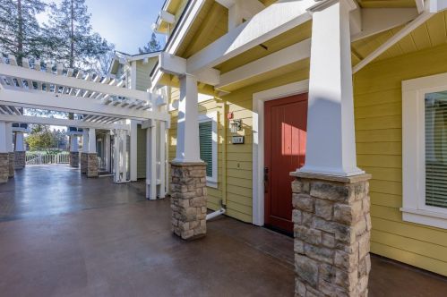 1118 Boranda Ave, Mountain View, CA 94040-3145