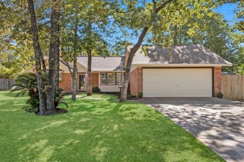 111 Butlers Ct, Conroe, TX 77385-7907