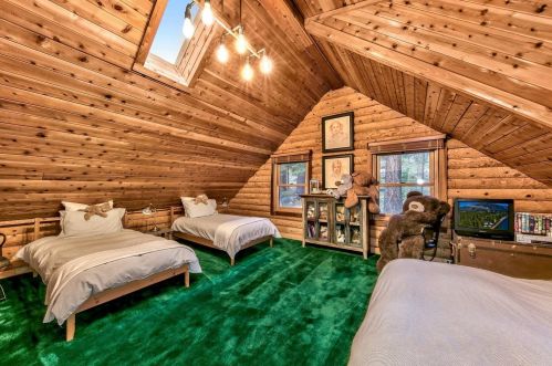 11415 Sitzmark Way, Truckee CA  96161-6163 exterior