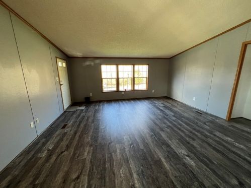 37 Washington St, Franklin, PA 16323-2450