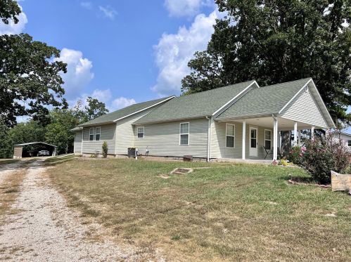 1112 Parkview Dr, Lanes Prairie, MO 65013-2519