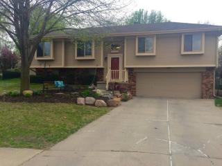 813 Fort Cir, Omaha, NE 68046-3514