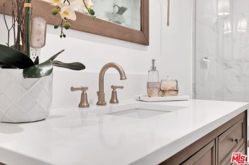 6222 Altura Ave, Glendale CA  91214-2325 exterior