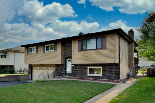 54 Evergreen Ave, Addison, IL 60101-3445