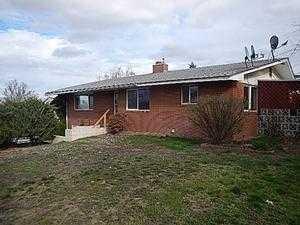 636 San Clemente Ave, Sunnyside, WA 98944-1935