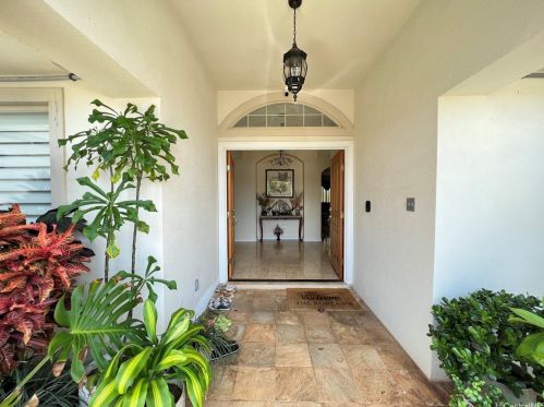 921346 Hunekai St, Kapolei, HI 96707-1541