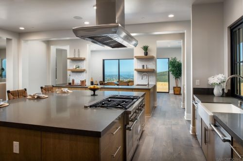 3992 Rancho Summit Dr, Encinitas, CA 92024-7278