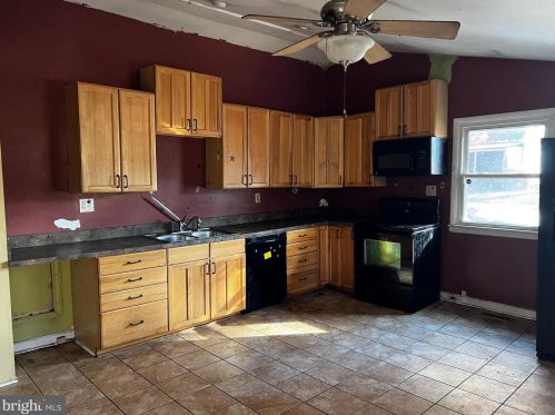3421 Mountain Lake Rd, Hedgesville, WV 25427-6821