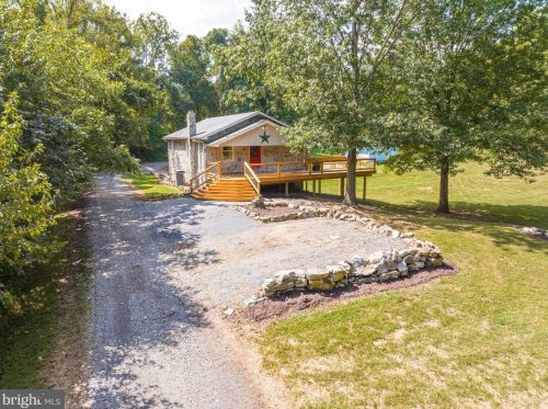 365 Big Oak Dr, Shepherdstown WV 25443-4598 exterior