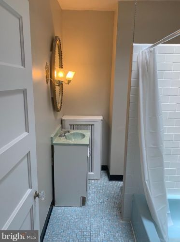 5927 4 St, Philadelphia PA 19140-2416 exterior