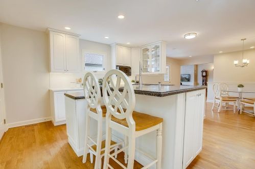 1550 Hawthorne Pl, Bannockburn IL  60015-2008 exterior