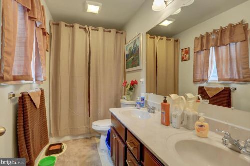 193 Greenview Dr, Carlisle PA  17015-9193 exterior