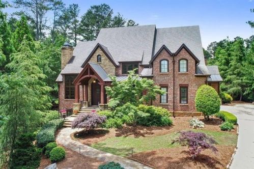 829 Middle Fork Trl, Suwanee, GA 30024-7597