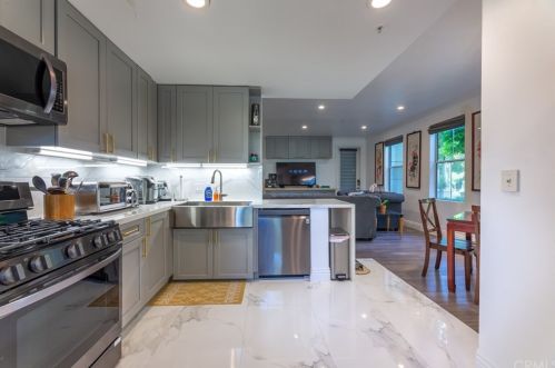 2156 Watermarke Pl, Irvine CA  92612-7691 exterior