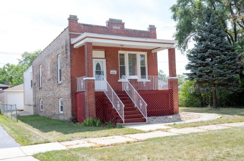 4239 Elm Ave, Lyons, IL 60534-1429