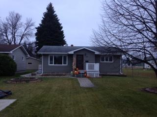 410 2nd St, Thompson, ND 58278-4204