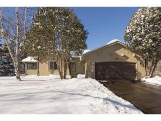 1079 Churchill Ct, Saint Paul, MN 55126-5903
