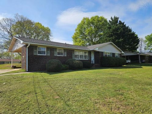 30 Pineridge Dr, Silver Creek, GA 30173-2370
