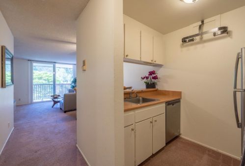 6335 Shelter Creek Ln, San Bruno, CA 94066-6048