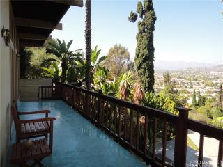 1335 Columbia Dr, Glendale, CA 91205-3503