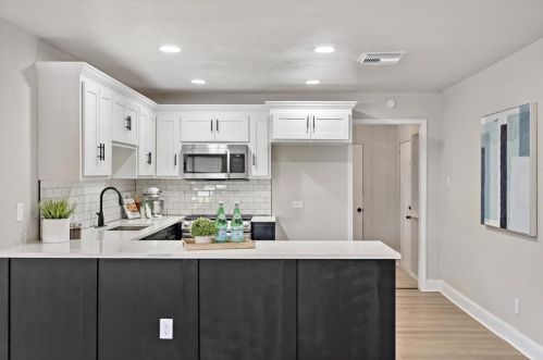 4801 Selkirk Dr, Fort Worth TX  76109-5043 exterior