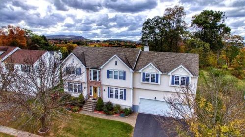 75 Wanda Ln, Middletown, CT 06457-8717