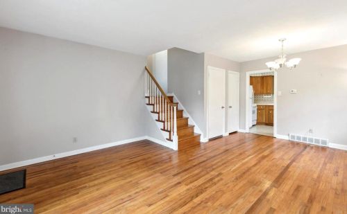 8421 Chippewa Rd, Philadelphia PA 19128-1206 exterior