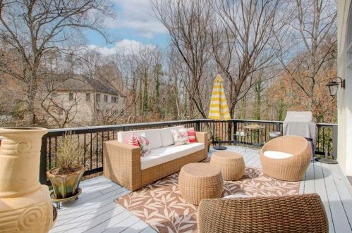 4450 Crestwicke Pointe, Atlanta GA  30319-1081 exterior