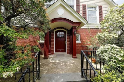 10 Grotto Ave, Providence, RI 02906-5516