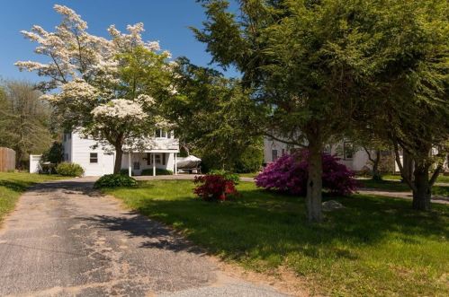 80 Wells St, Westerly, RI 02891-2904