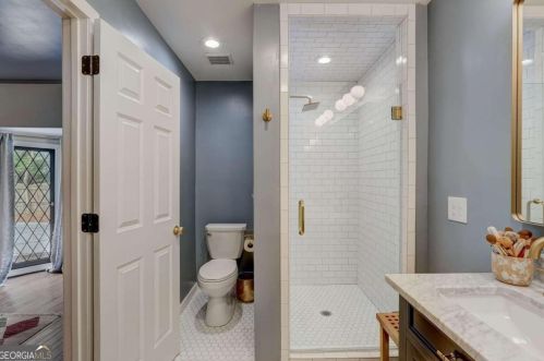 400 Breakwater Rdg, Atlanta GA  30328-1808 exterior