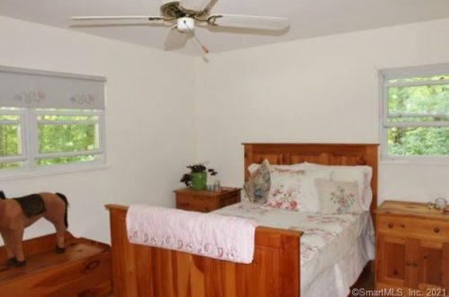 134 Deforest Rd, Wilton CT  06897-1911 exterior