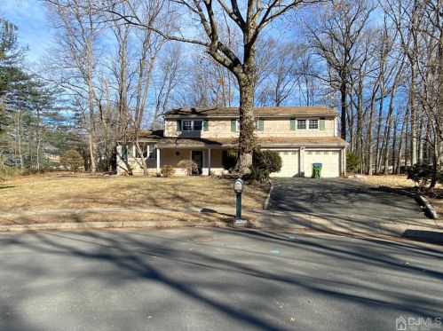22 Highpoint Dr, Edison, NJ 08820-2747