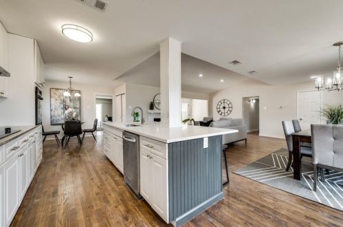 10912 Beauty Ln, Dallas TX  75229-3832 exterior