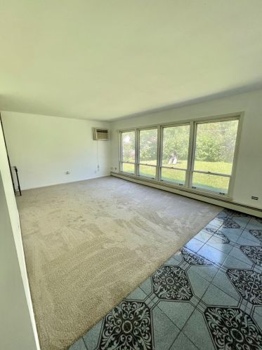 2212 Dover Rd, Waukegan, IL 60087-2119