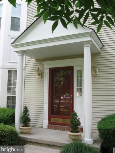605 Creststone Cir, Princeton NJ  08540-9487 exterior