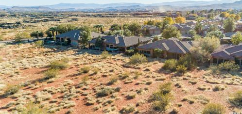 340 Snow Canyon Dr, Kayenta UT  84738-6495 exterior