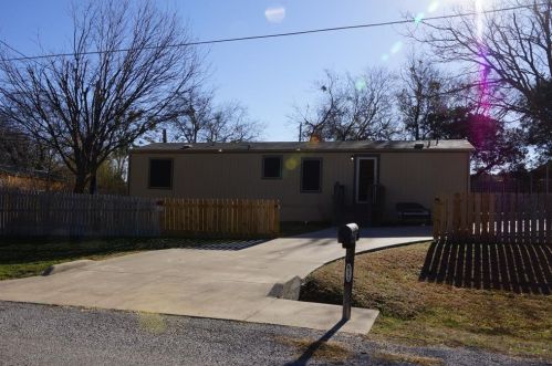 821 Pawnee Trl, Granbury, TX 76048-7572
