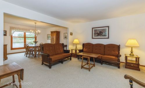 1058 White Pine Dr, Antioch, IL 60002-2416