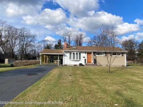 18 Bernard St, Tinton Falls, NJ 07724-1907