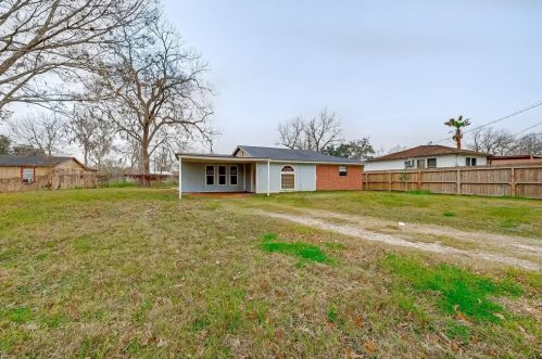 227 Austin St, Angleton TX  77515-4101 exterior