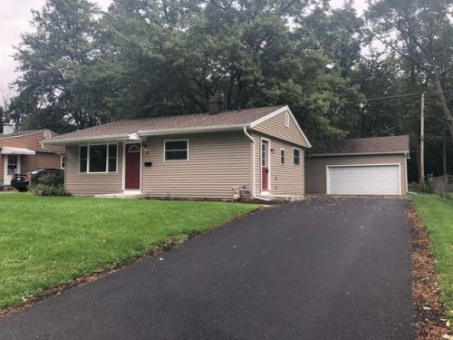 69 Sparrow Rd, Carpentersville, IL 60110-1640