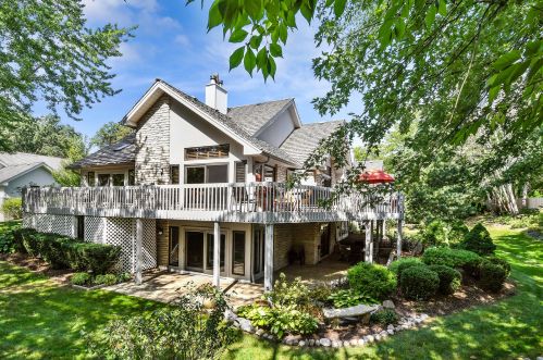 61 Malibu Ct, Willowbrook, IL 60527-8387
