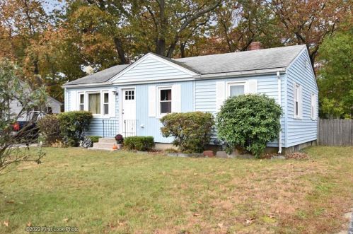 55 Pettis Dr, Warwick, RI 02889-8815