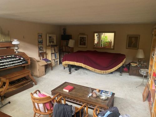 10461 Rose Hedge Dr, Whittier, CA 90606-1251