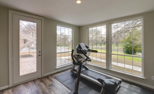 2817 Country Vly Rd, Garland TX  75041-2130 exterior