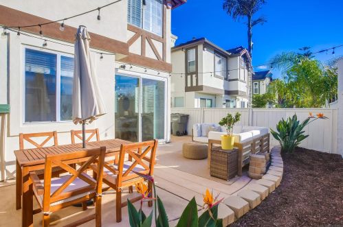 382 Carmel Creeper Pl, Encinitas CA  92024-7704 exterior